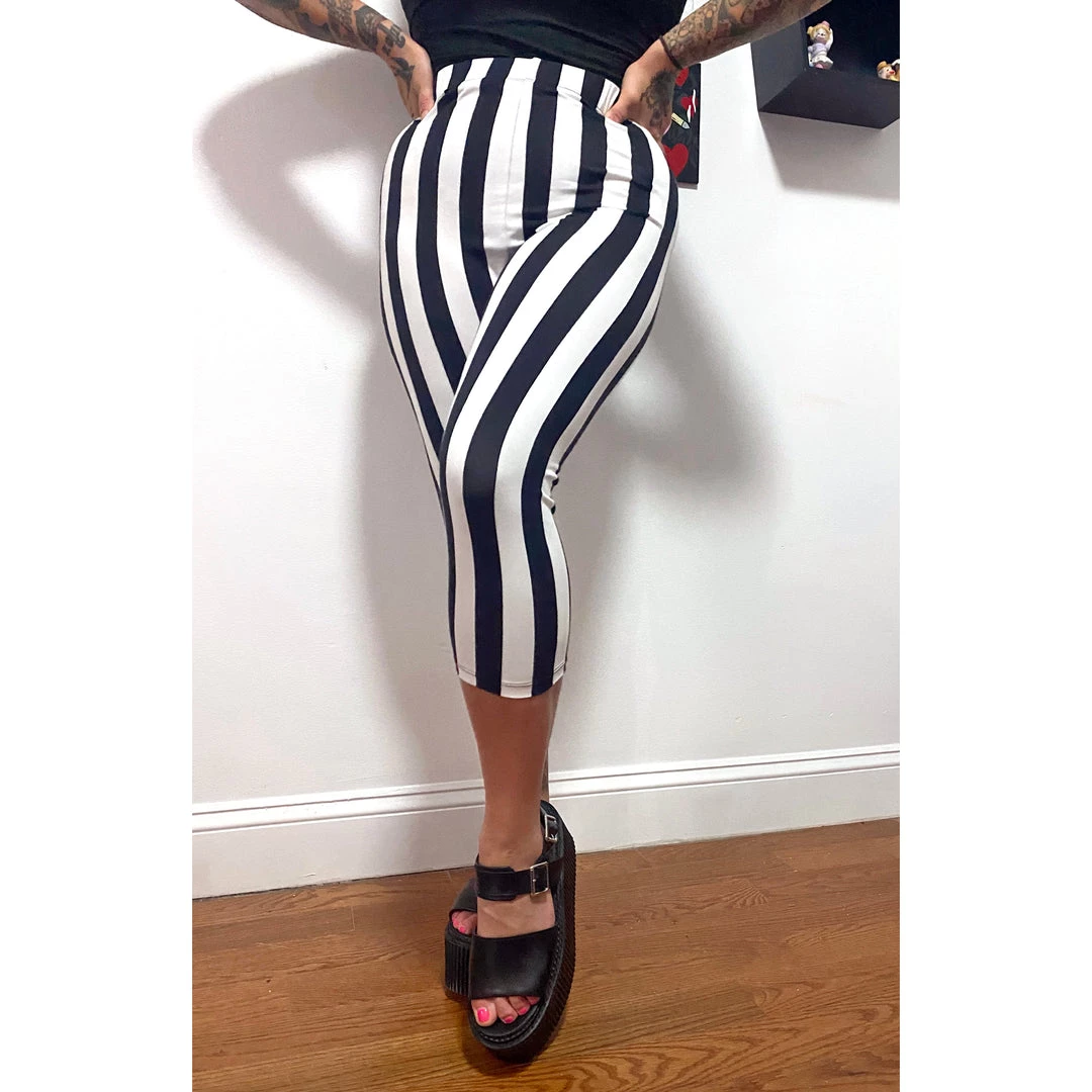 SOURPUSS STRIPED KNIT CAPRIS BLK/WHT What's New 3 SOURPUSS STRIPED KNIT CAPRIS BLK/WHT What's New