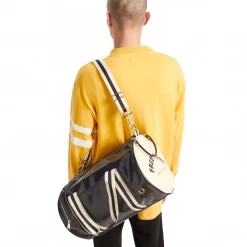 FRED PERRY CLASSIC BARREL BAG BLACK/ECRU