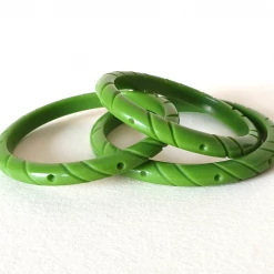 BOW & CROSSBONES PEA COLLECTION THIN BANGLE PEAR